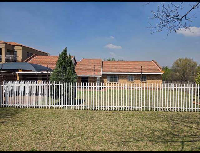 4 BEDROOM HOUSE FOR SALE IN ROTHDENE